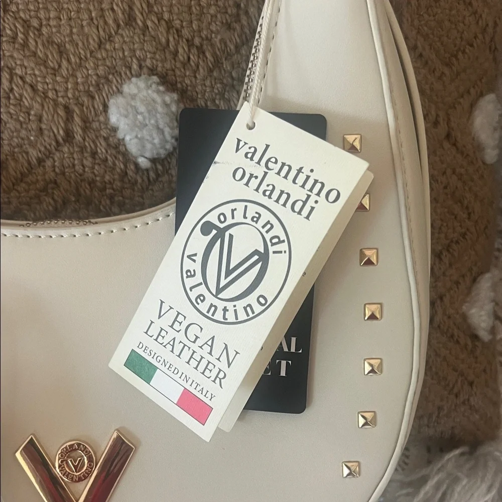 NEW WITH TAGS Valentino Orlandi Cream Shoulder Bag with Gold Accents - Picture 3 of 16